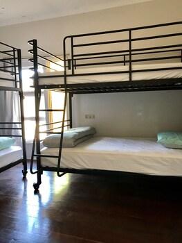Хостел Bunkers Backpackers Басселтон Экстерьер фото