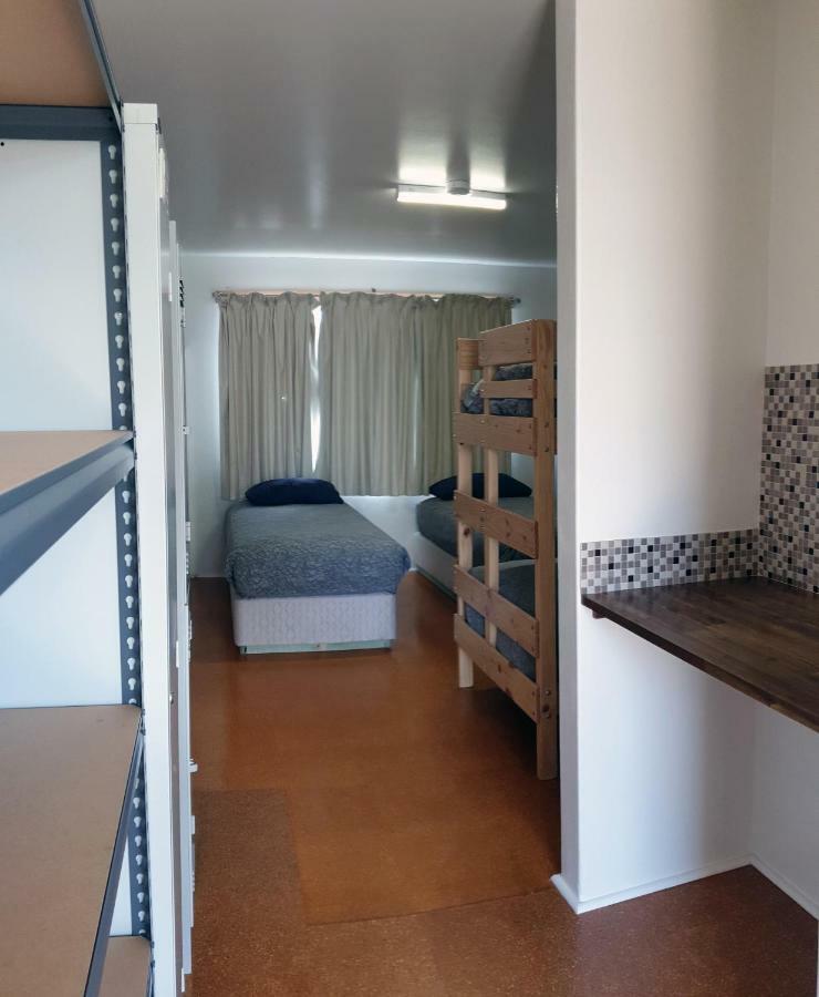 Хостел Bunkers Backpackers Басселтон Экстерьер фото